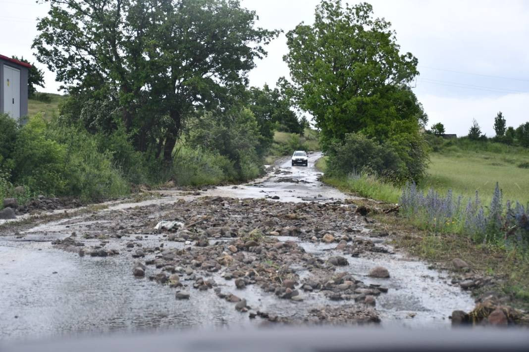 Giresun'u sağanak vurdu: Cadde, köy yolları ve tarım arazileri hasar gördü - Resim: 7
